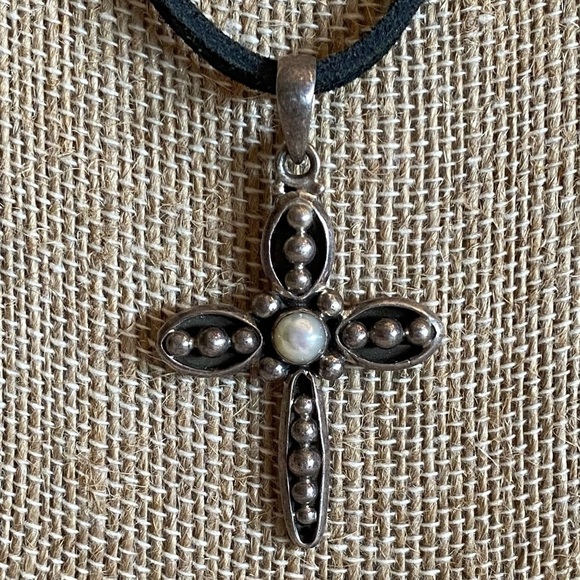 Silpada 925 Sterling Silver Cross Pearl Credence Pendant Leather Necklace - Picture 2 of 12
